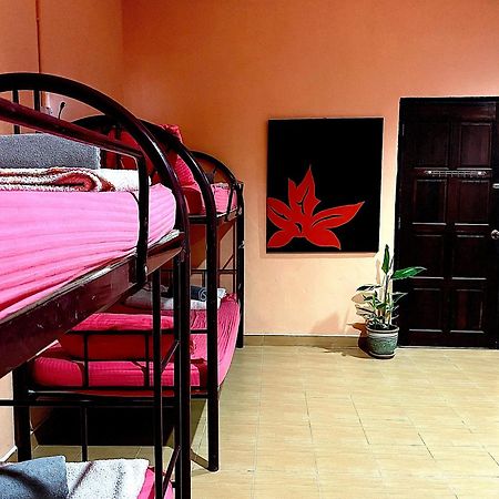 Home Sol Guesthouse Пантай Ченанг Екстериор снимка
