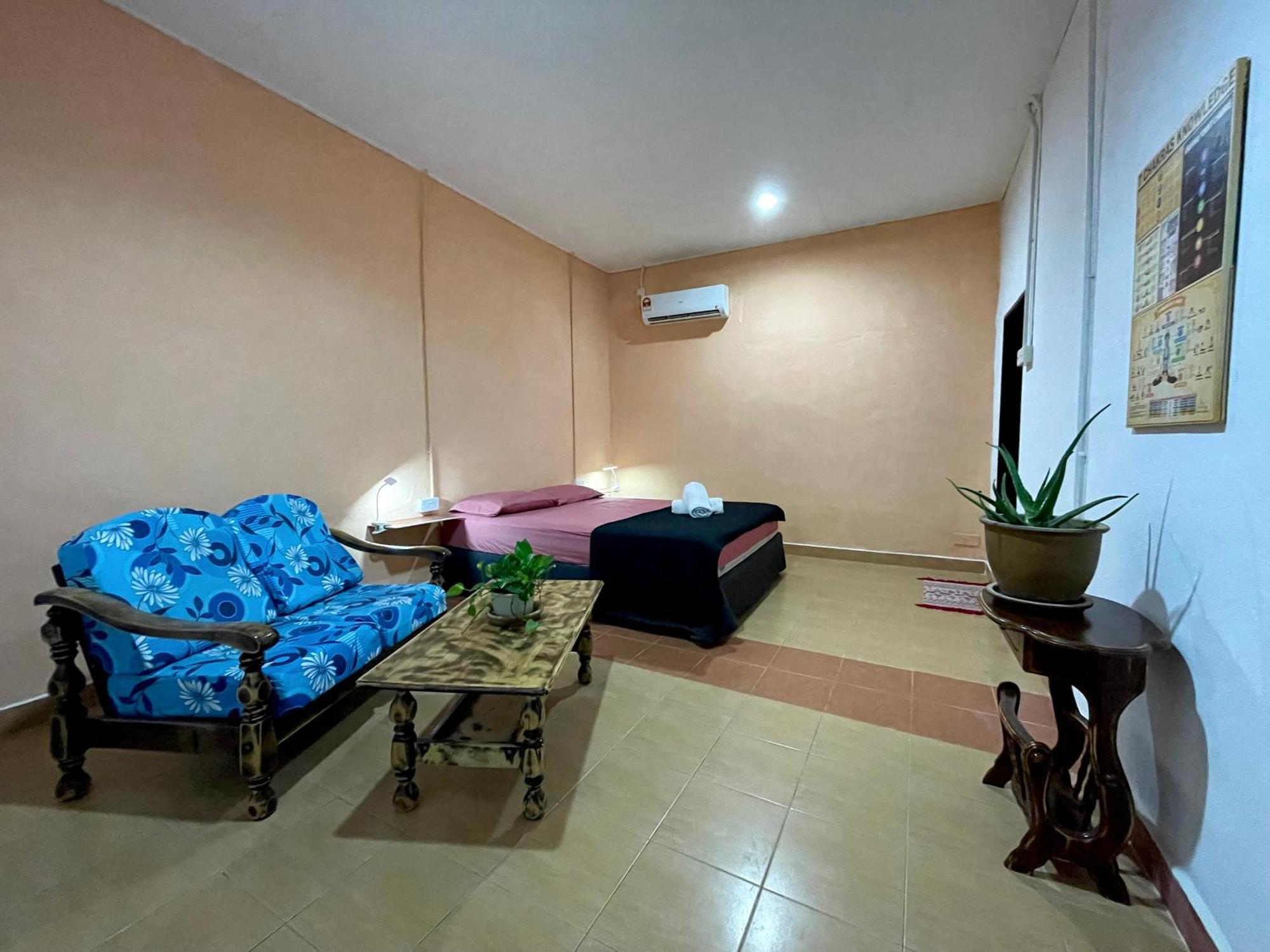 Home Sol Guesthouse Пантай Ченанг Екстериор снимка